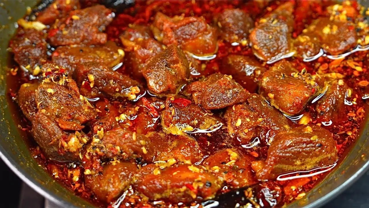 Achar Gosht, ready to serve