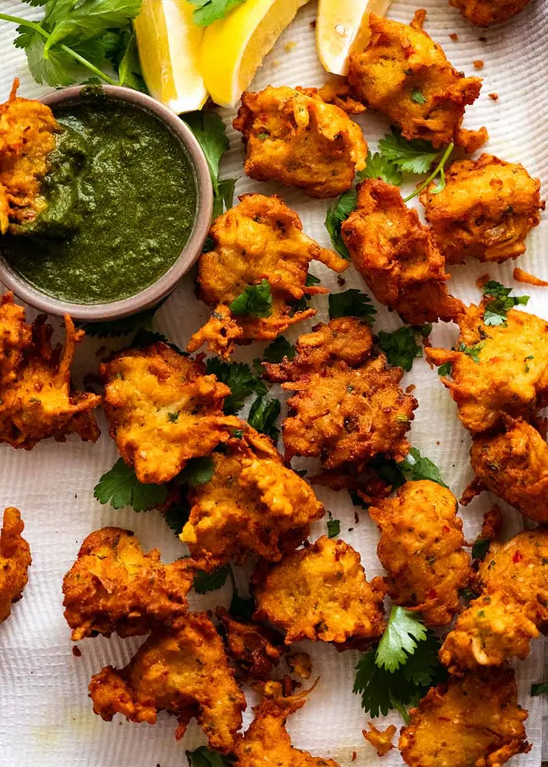 Pakoray (Mixed Vegetable Fritters), ready to serve