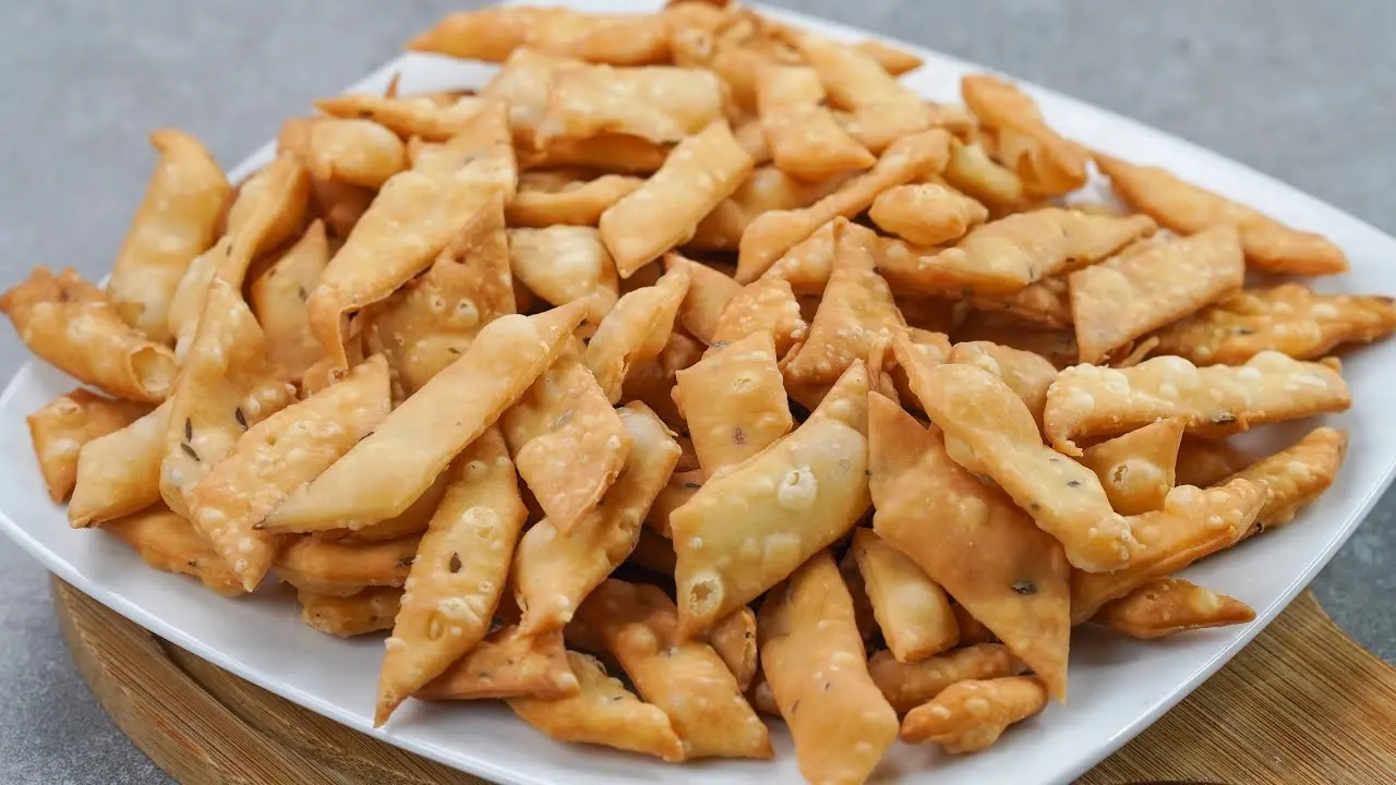 Namak Paray, ready to serve