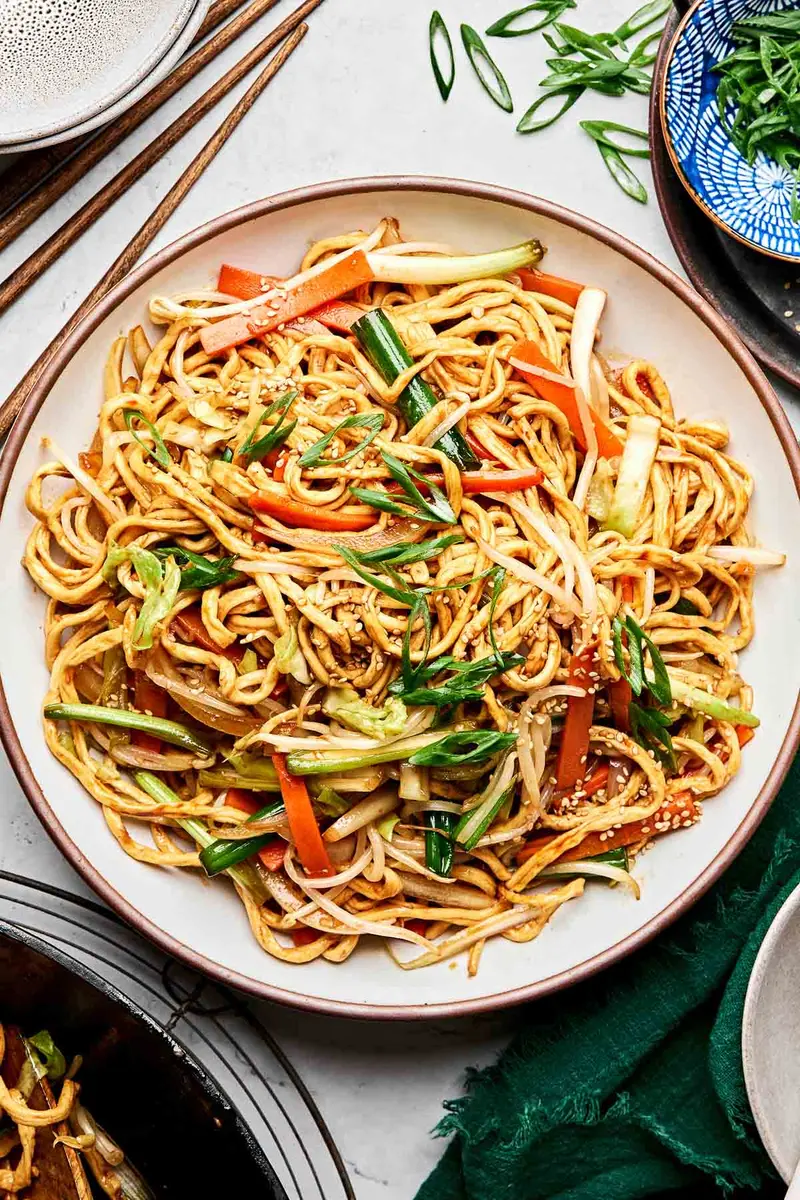 Fried Noodles with Vegetables and Meat Sauce, ready to serve